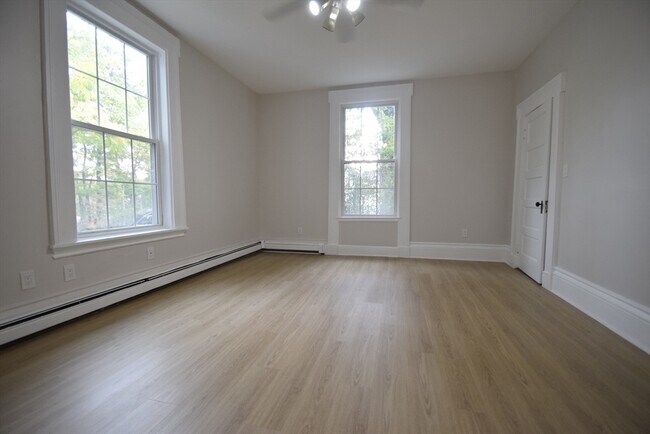 Building Photo - 24 St James St