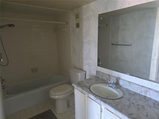 Building Photo - 4900 Brittany Dr S