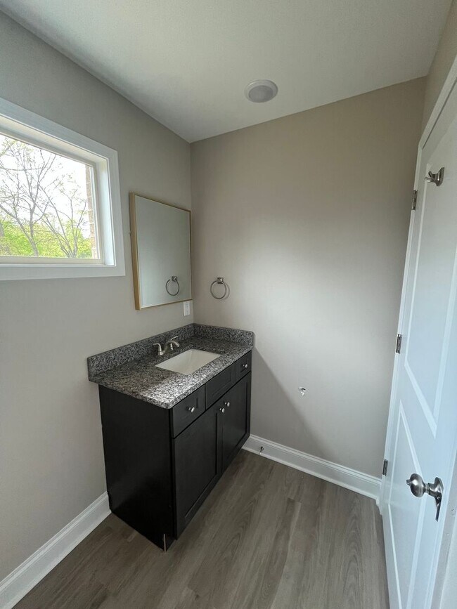 Building Photo - 815/817 Ellis St