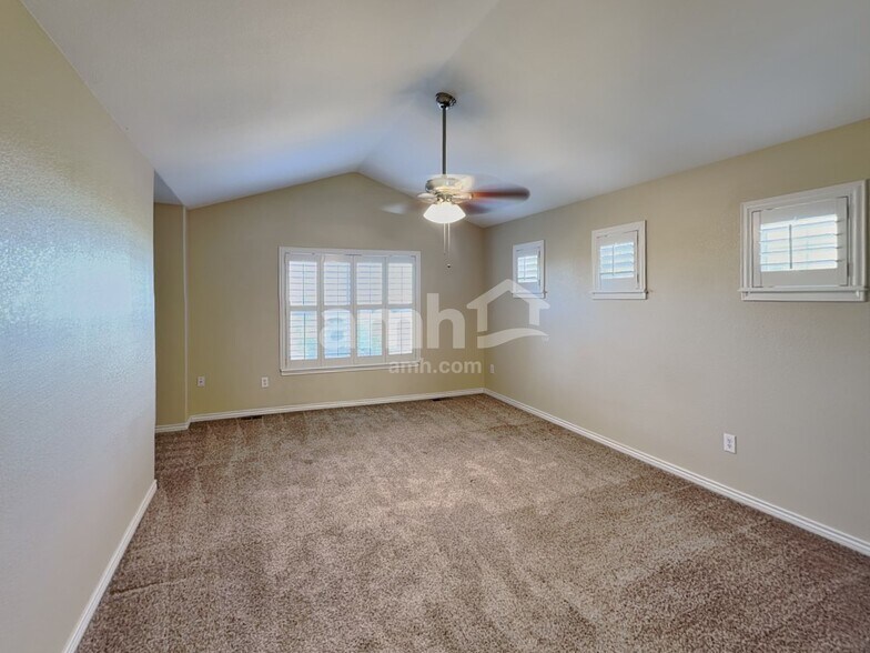 Building Photo - 439 Longspur Dr