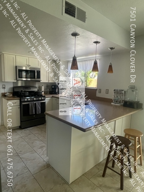 Building Photo - 7501 Canyon Clover Dr