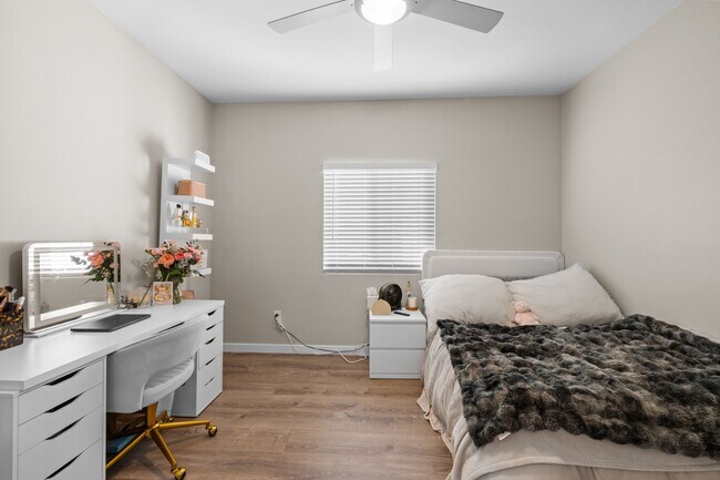 Building Photo - 5124 Leo St