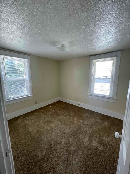 Building Photo - 190 W Miller Ave