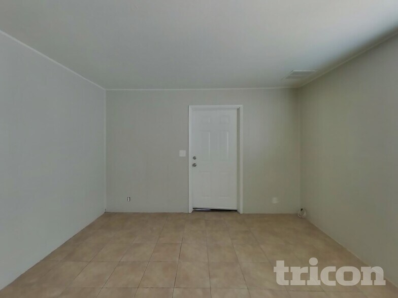 Building Photo - 1649 W Pueblo Ave