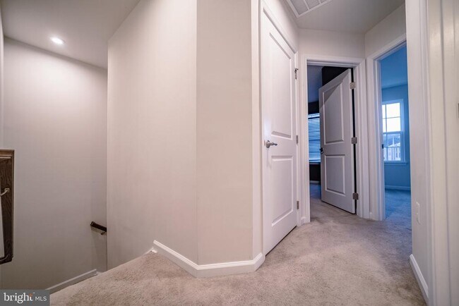 Building Photo - 9816 Cedarmass Cir