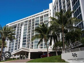 Building Photo - 10275 Collins Ave