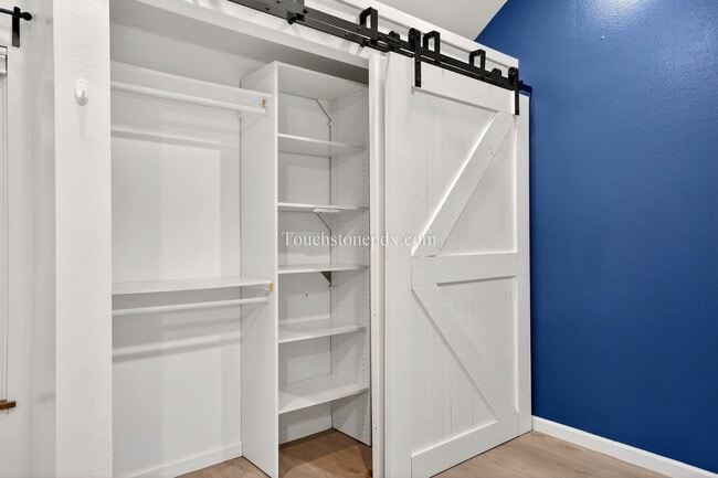 Building Photo - Updated 1BD/1BA Condo in Portland’s West Hills w/ Carport & Private Balcony