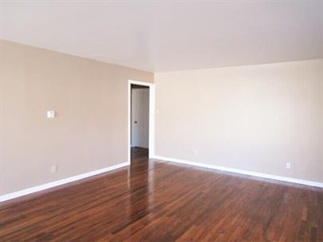 Building Photo - 1325 Texas Ave