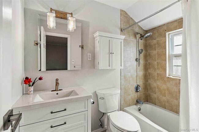 Building Photo - 373 Great River Rd