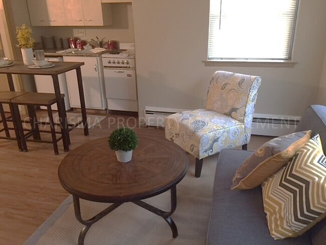 Building Photo - 700 S Summit Ave