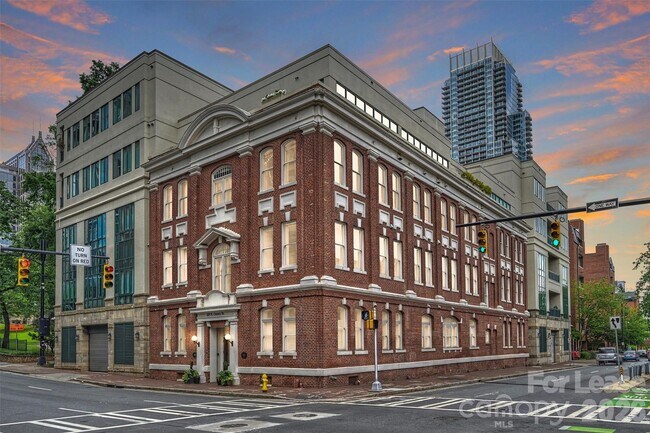 Building Photo - 229 N Church St