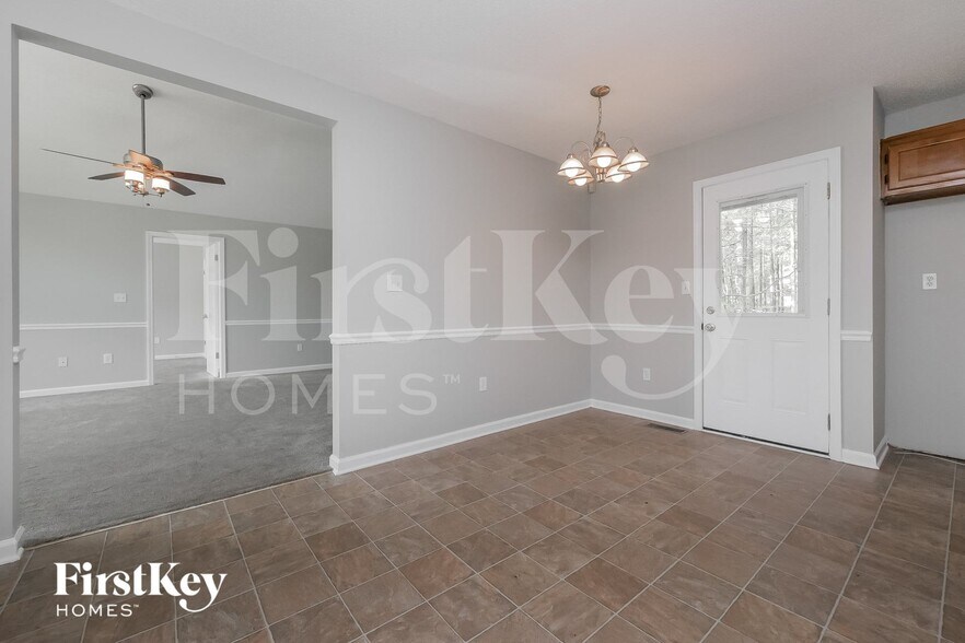 Building Photo - 221 Whitney Ln