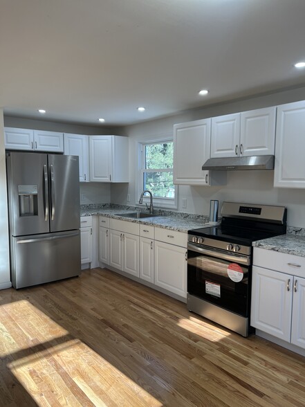 Kitchen - 199 Nautilus Rd