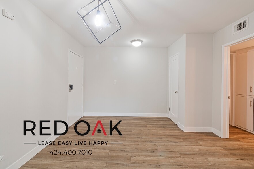 Building Photo - 121 N Hamilton Dr