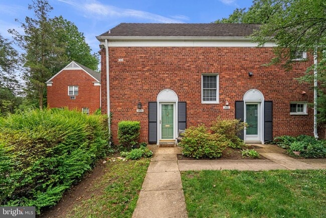 Building Photo - 3408 Martha Custis Dr