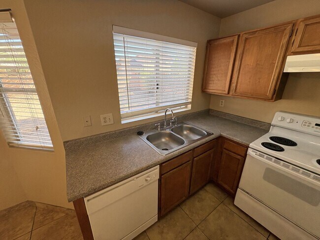 Building Photo - Eastside 4-bedroom 2.5-bathroom home with community pool