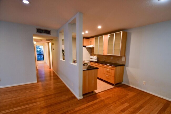 Building Photo - 1601 S Shepherd Dr