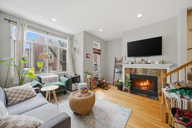 Building Photo - 1248 W Fletcher St