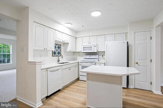 Building Photo - 15 Silver Birch Ct