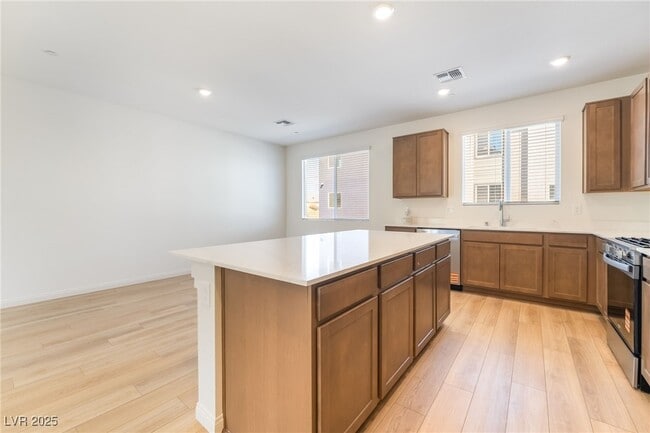 Building Photo - 9237 Soho Sky Ct
