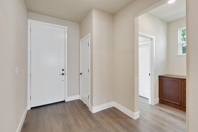 Building Photo - 10068 Carinata Dr