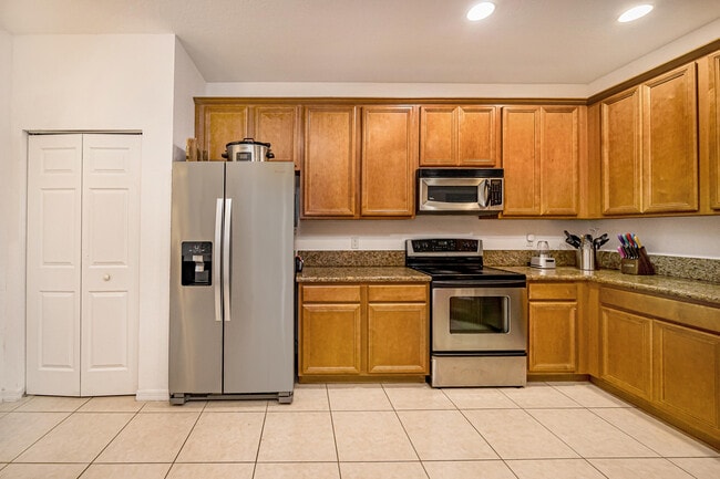 Building Photo - 3021 Grandiflora Dr