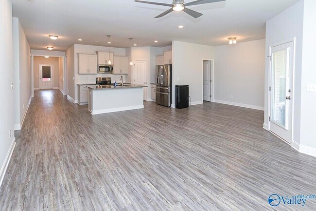 Building Photo - 125 River Springs Ct