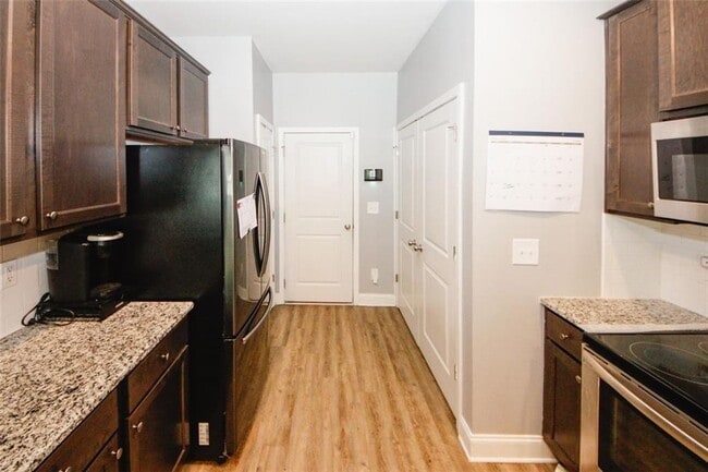 Building Photo - 10162 Benton Woods Dr