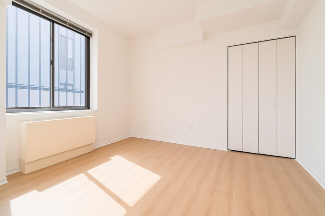 Building Photo - 504 W 55th St