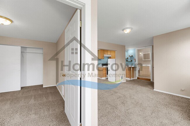 Building Photo - 1 Bedroom Cottage with Off-Street Parking Available in Midtown Coeur d'Alene!