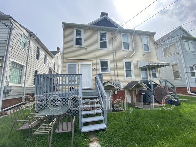 Building Photo - 422 Locust St