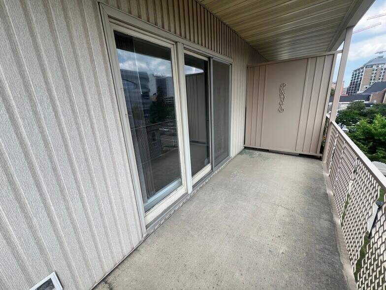 Building Photo - 410 6th Ave SW