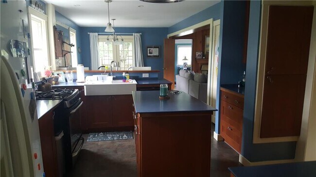 Building Photo - 92 Fales Ave