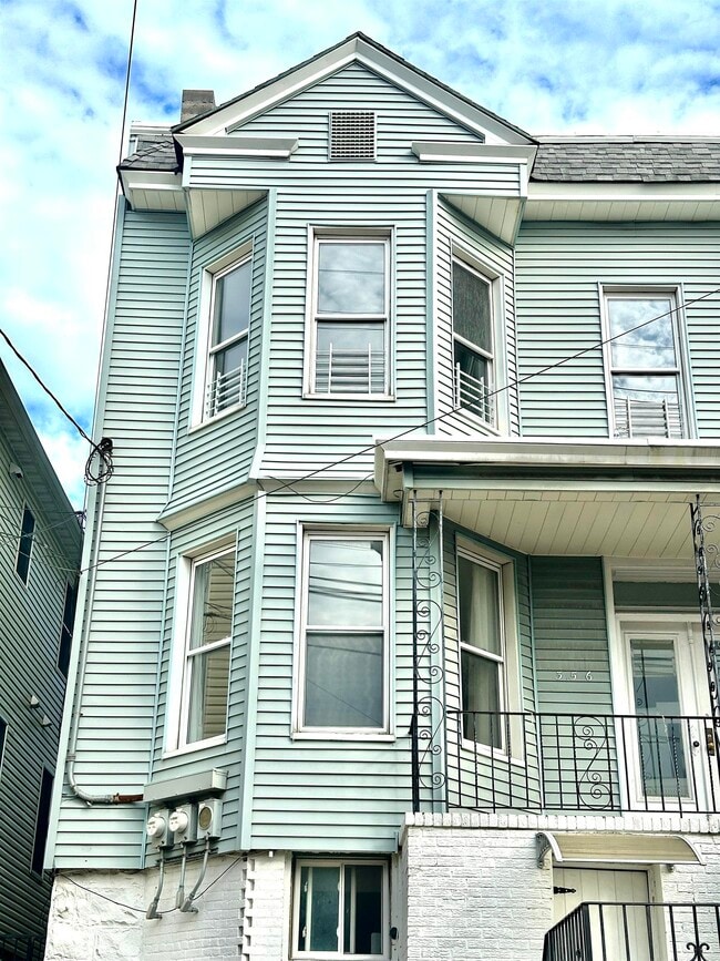 Building Photo - 356 Liberty Ave