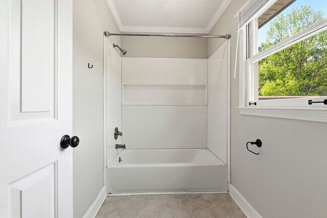 Building Photo - Charming 3BR Townhome with Elevator in the Heart of Fayetteville