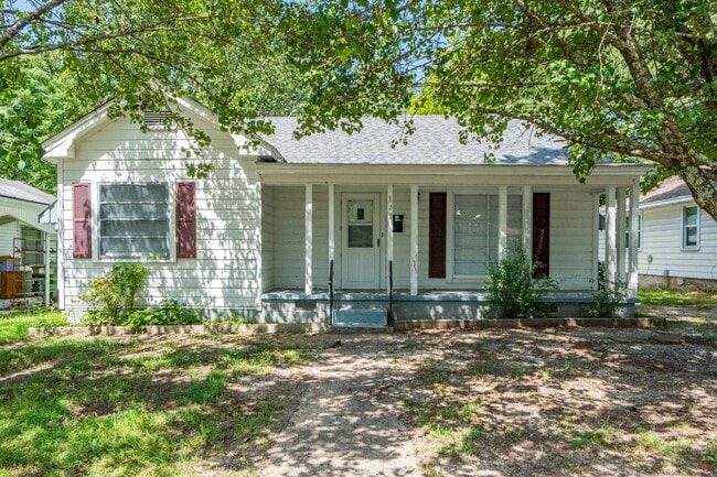 Building Photo - 102 Chitwood St