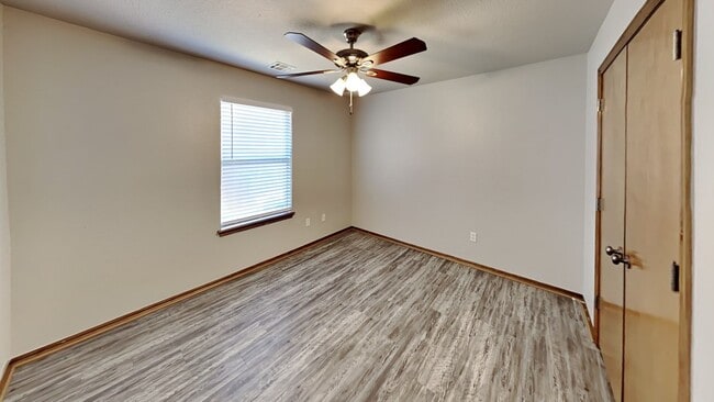 Building Photo - 3 Bedroom 2 Bath   - Edmond Schools