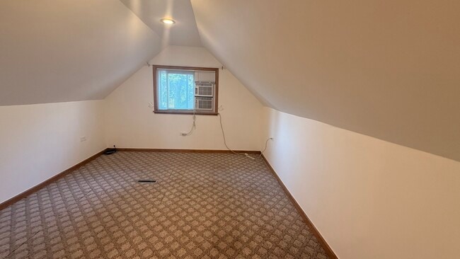 Building Photo - 8937 Southfield Dr
