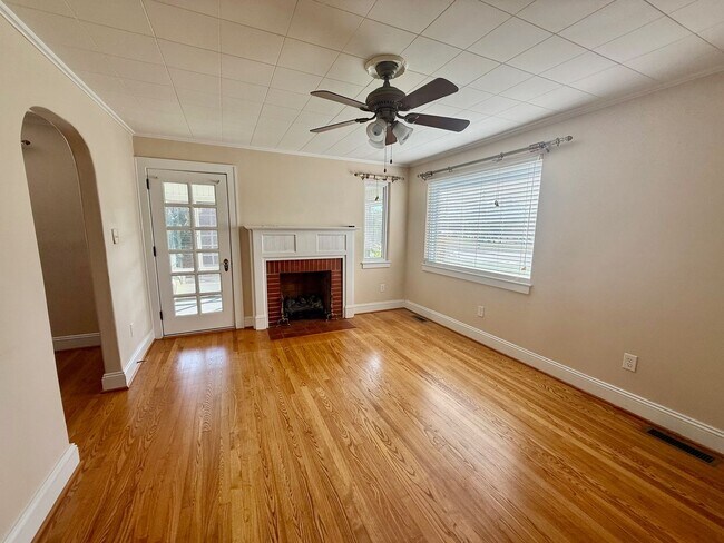 Building Photo - Two bedroom, 1 bath house in Graham-Coming...