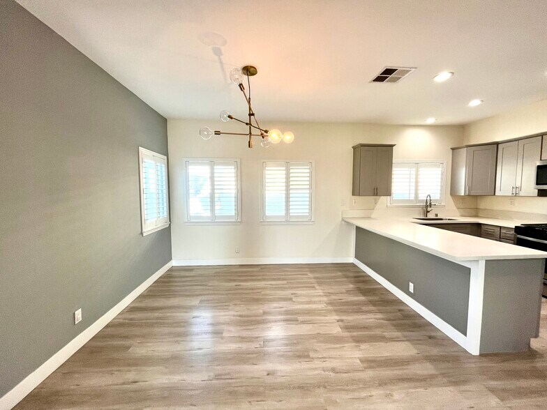 dining area - 16619 Yukon Ave