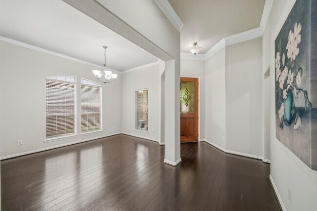 Building Photo - 2206 Ascot Ln