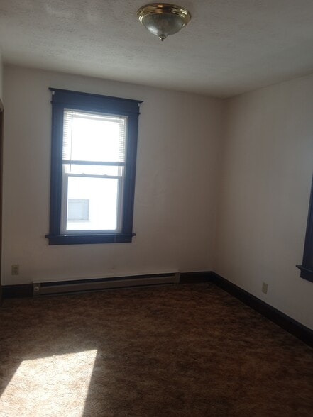 Building Photo - 66 Williams St