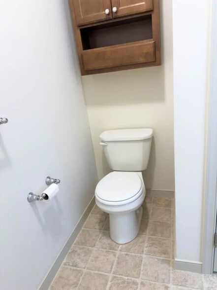 Building Photo - 2038 Shady Oak Dr