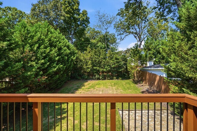 Building Photo - 520 Iverson Way
