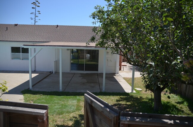 Building Photo - 6204 Avenida Ganso