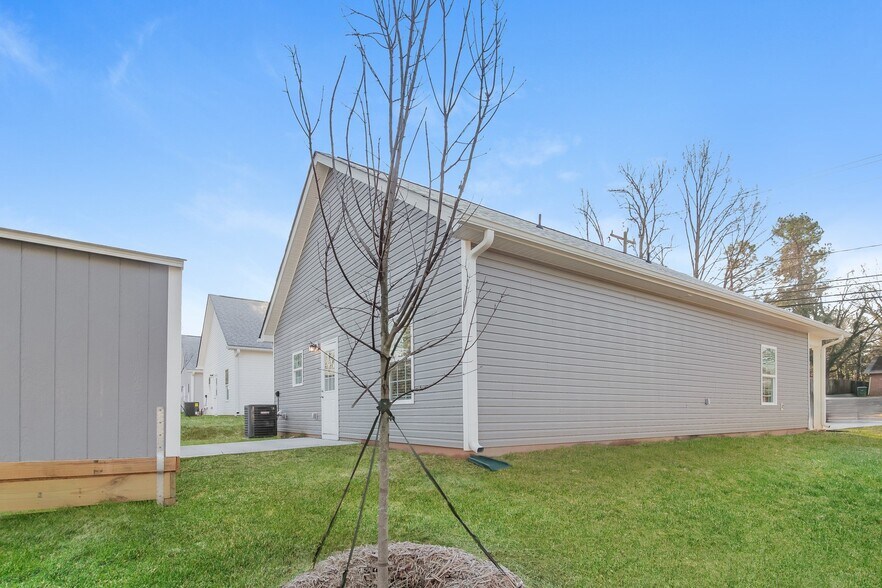 Building Photo - 608 N 8th St
