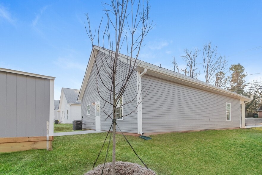 Building Photo - 612 N 8th St