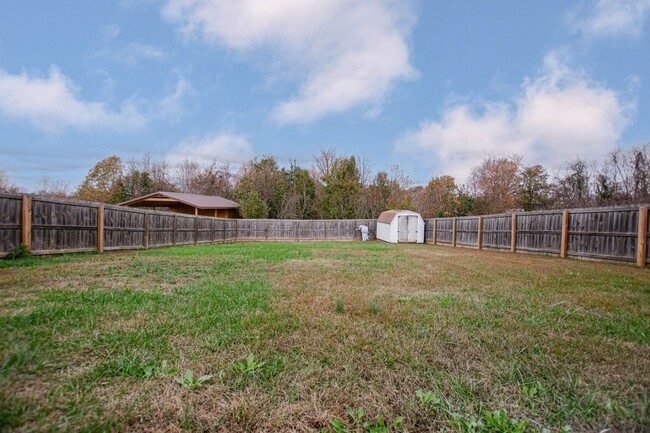 Building Photo - Three Bedroom Ranch!