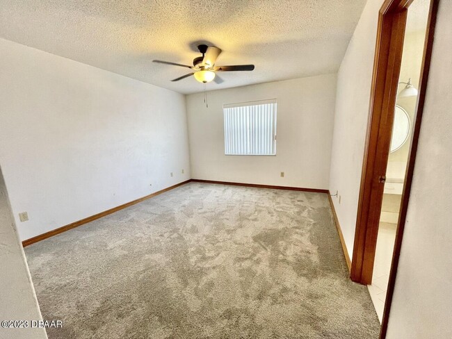 Building Photo - 200 Florida Shores Blvd