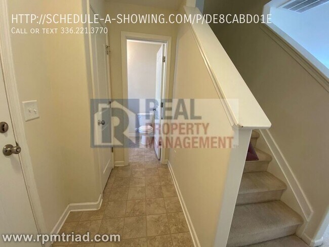 Building Photo - 3 Bedroom / 2.5 Bath Home Available Now!